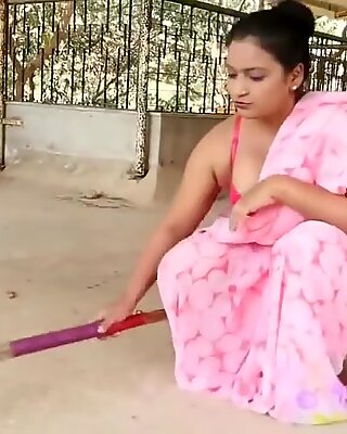 Indian unsatisfied bhabi making maza with hubbys mate